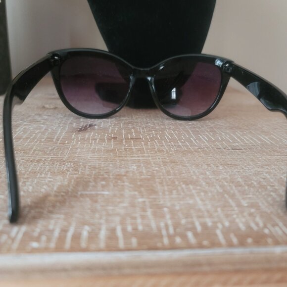 KIRKS FOLLY - Sunglasses. Brand New. Ohhhh so sparkly! - Picture 5 of 6